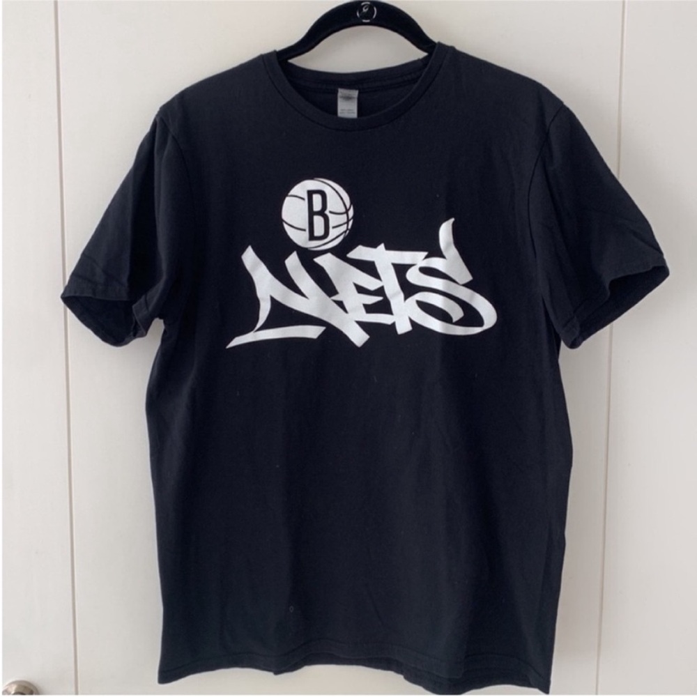 Brooklyn Nets Gildan Black 100% Cotton White Logo Short Sleeve Tee Shirt M